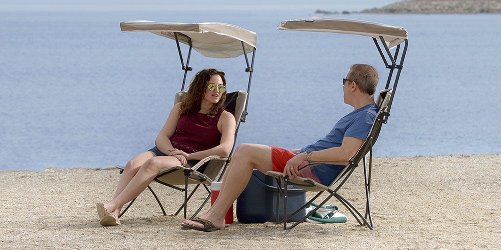 beach essentials portable lounge chairs